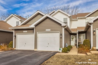 510 Woodhaven Dr, Mundelein, IL 60060