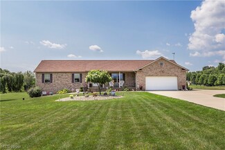 5780 Smith Kramer St NE, Hartville, OH 44632