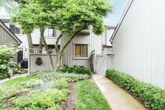 507 Shoreline Rd, Lake Barrington, IL 60010