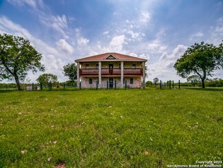 1550 County Road 421, Stockdale, TX 78160
