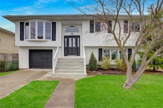 338 S Brookside Ave, Freeport, NY 11520