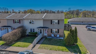 522 Colonial Dr, East Greenville, PA 18041
