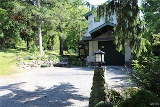 5434 Ortloff Rd, La Fayette, NY 13084
