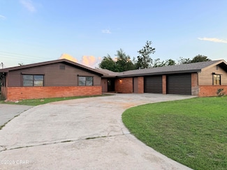 2710 Rutgers Dr, Panama City, FL 32405