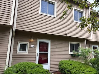 14 Stonehedge Dr Unit D, South Burlington, VT 05403