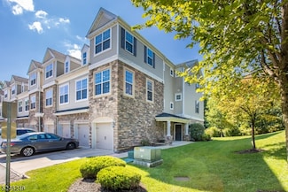 616 Lopez Ln, Morris Plains, NJ 07950