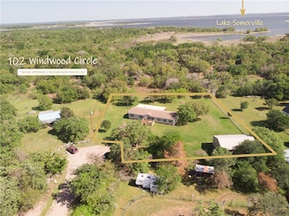 102 Windwood Cir, Somerville, TX 77879