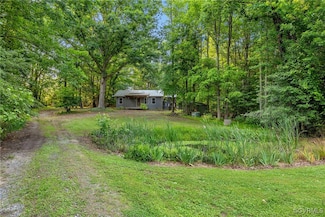3966 Holts Ln, Saluda, VA 23149