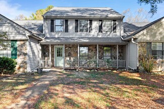 1347 Village Green Dr, Hixson, TN 37343