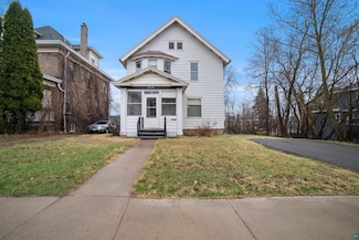 1818 E 4th St, Duluth, MN 55812