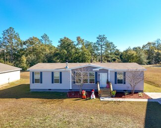 30 Giles Dr, Defuniak Springs, FL 32435