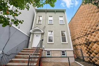 528 7th St, Union City, NJ 07087