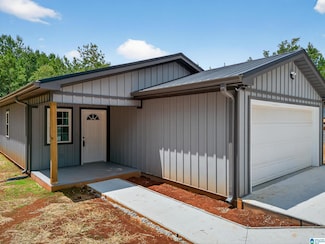 1129 Earl Roberts Rd, Anniston, AL 36207