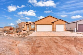 827 E Chelsea Dr, Pueblo, CO 81007