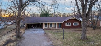 2823 Laurie Ave, West Plains, MO 65775