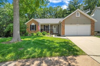 110 Oak Park Village Dr, Grover, MO 63040