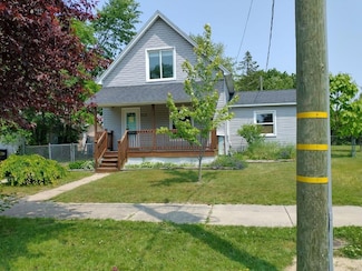 713 Kalamazoo St, South Haven, MI 49090