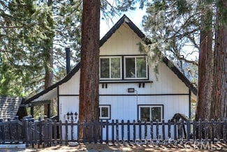24833 Matterhorn Ct, Crestline, CA 92325