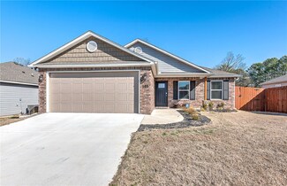 103 W Gillian Ave, Rogers, AR 72758