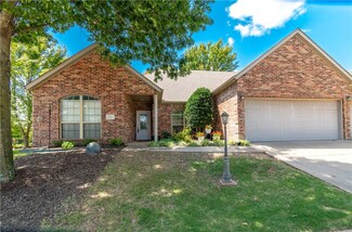 4211 N Meadow View Dr, Fayetteville, AR 72703