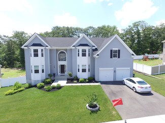 14 Christopher Dr, Howell, NJ 07731
