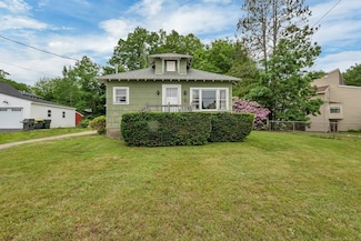 906 N Main St, Laconia, NH 03246