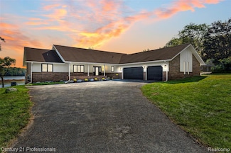 9060 Tindall Rd, Davisburg, MI 48350