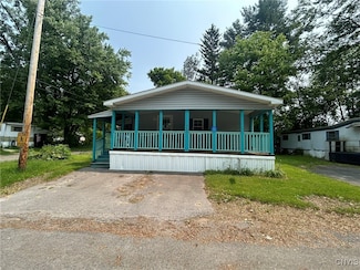 128 Concord Dr, Utica, NY 13502
