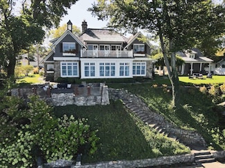 10712 N Southshore Dr, Syracuse, IN 46567