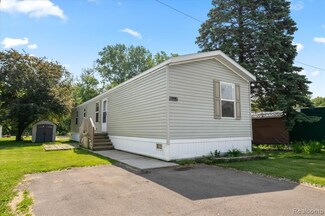 11731 Valerie Ln, Whitmore Lake, MI 48189