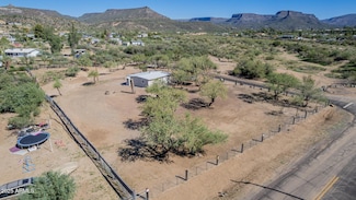33450 S River Bend Rd, Black Canyon City, AZ 85324