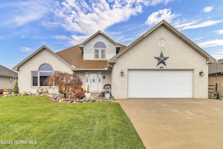 934 Mallard Dr, Oregon, OH 43616