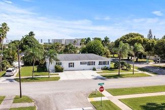 137 Hawthorne Dr, West Palm Beach, FL 33403