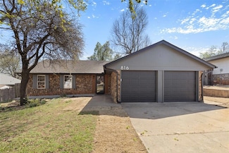 816 Elmwood Dr, Edmond, OK 73013