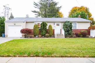 15 Garfield Ave, Farmingdale, NY 11735