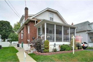 216 Forrest Ave, Folsom, PA 19033