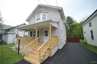 11 White St, Clinton, NY 13323
