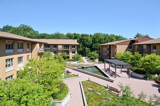 2400 W Talcott Rd Unit 322, Park Ridge, IL 60068