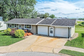 915 Maplecrest Dr, Harlan, IA 51537