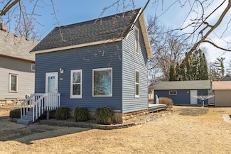 209 2nd St NE, Hayfield, MN 55940