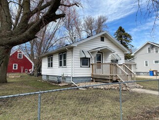 604 S 3rd St, Ellendale, MN 56026