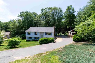 31 Hollow Oak Dr, Sandown, NH 03873