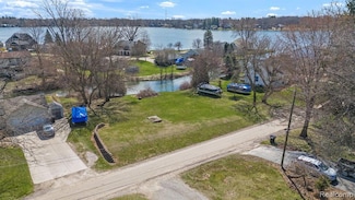 8431 Baudine Rd, Pinckney, MI 48169