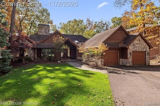 2121 Uplong St, West Bloomfield, MI 48324