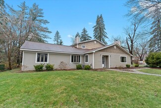 2128 Somerset Rd, Bloomfield Hills, MI 48302