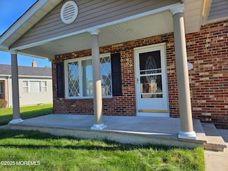 7 Augusta Ct, Toms River, NJ 08757