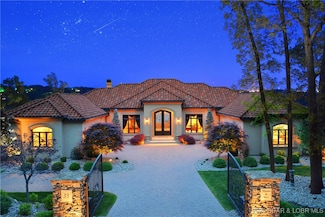 33 Vista Ct, Sunrise Beach, MO 65079