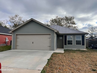 531 S Walnut St, Carterville, MO 64835