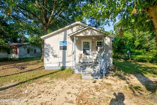 701 Anne St, Laurinburg, NC 28352