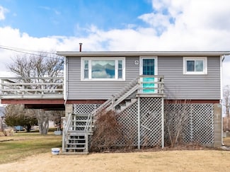 4 Nonquitt Ave, Fairhaven, MA 02719